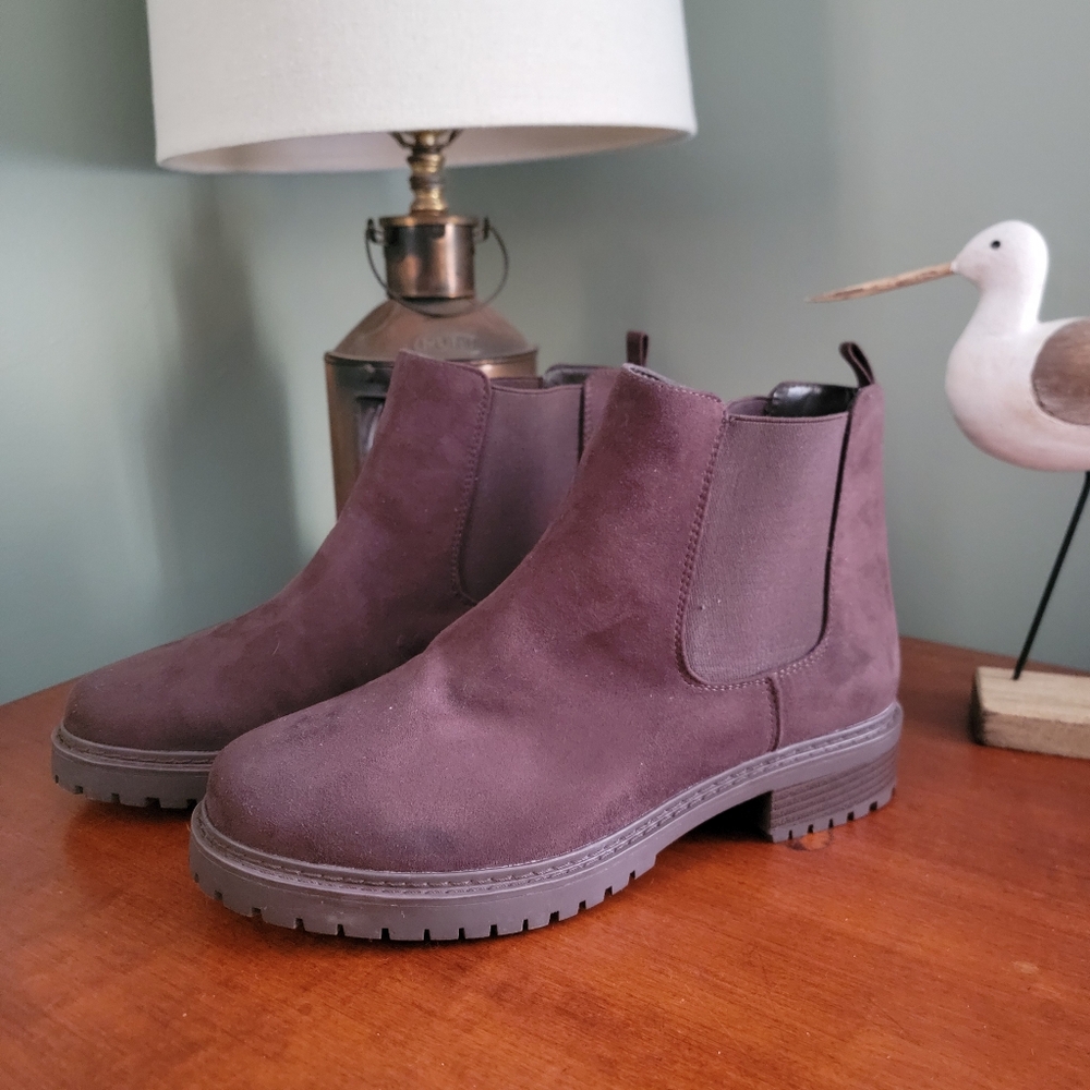 JustFab Nolan Size 12 Chelsea Boots Brown Lug Sole Ankle Boots